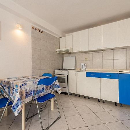 Apartment Bura Примоштен Экстерьер фото