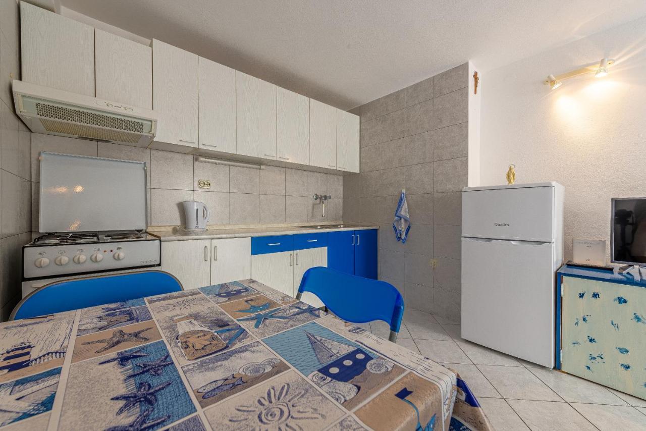 Apartment Bura Примоштен Экстерьер фото