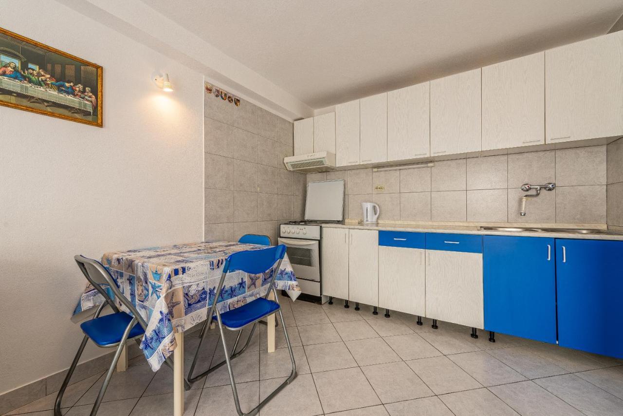 Apartment Bura Примоштен Экстерьер фото