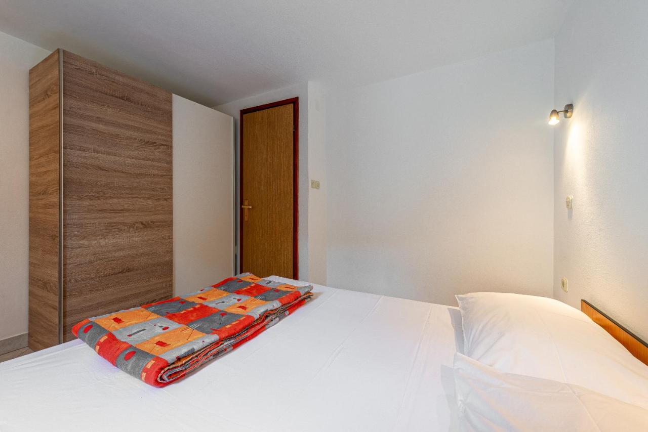 Apartment Bura Примоштен Экстерьер фото